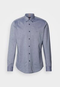 Chemise bleue à manches longues avec boutons, col, poignets boutonnés et petit logo brodé "BOSS" sur la poitrine gauche.