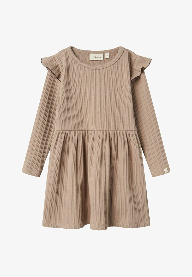 Robe à manches longues en ribbed de couleur beige clair avec une jupe évasée, ornée d'accents à volants sur les épaules et d'un col rond.