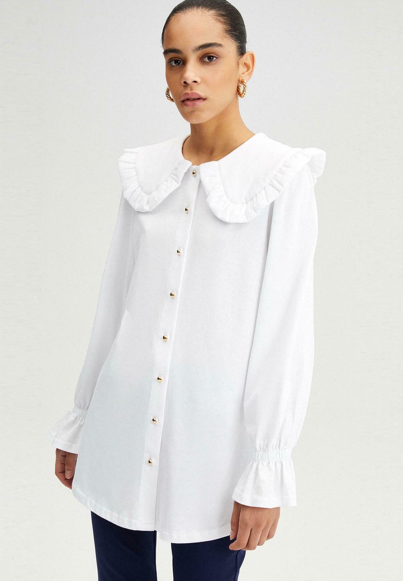 Touché Privé COLLAR DETAILED - Bluza z gumbi - white