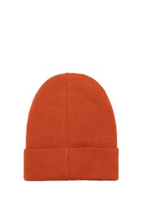 Pomarańczowa czapka beanie z dzianiny, zaprojektowana z mankietem. Posiada gładką fakturę i zaokrąglony kształt góry, bez zdobień.