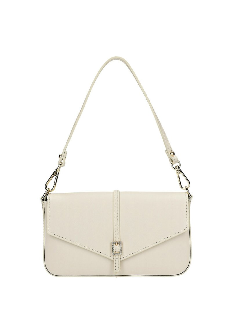 Ivory leren clutch met een omgevouwen flap, zilveren hardware en een decoratieve gesp. Beschikt over een afneembare schouderriem voor veelzijdigheid.