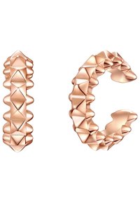 Pendientes de oro rosa con un diseño texturizado que presenta tachuelas triangulares. Los pendientes son abiertos, formando una forma circular con anchos variados.