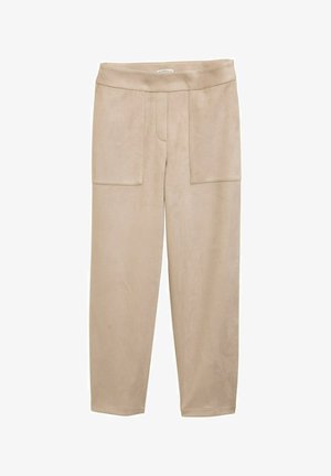 Beżowe spodnie o prostych nogawkach z szerokimi naszywanymi kieszeniami z przodu oraz gładkim pasem, wykonane z miękkiej, zamszopodobnej tkaniny.