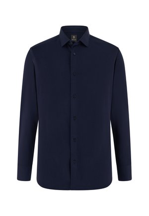 Pánská košile v námořnické modři s dlouhými rukávy, zapínáním na knoflíky vpředu a špičatým límečkem, zobrazena na bílém pozadí.