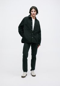 Edwin SPHERE PADDED OVERSHIRT UNISEX - Giacca da mezza stagione - black