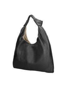 Sac hobo en cuir noir avec une finition douce et texturée ; il possède une bandoulière nouée et un dessus ouvert, révélant un intérieur clair contrastant.