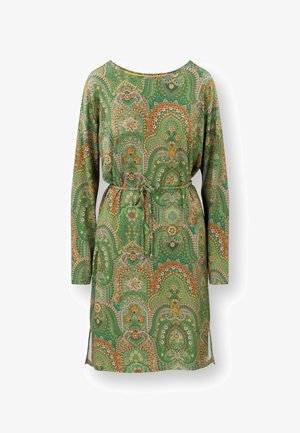 Grünes langärmeliges Kleid mit einem Paisleymuster in Orange und Weiß. Verfügt über einen Kordelzug in der Taille und seitliche Schlitze für eine einfache Bewegungsfreiheit.