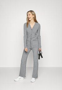 Athleta REVOLVE CARDIGAN - Camisola com fecho - grey heather