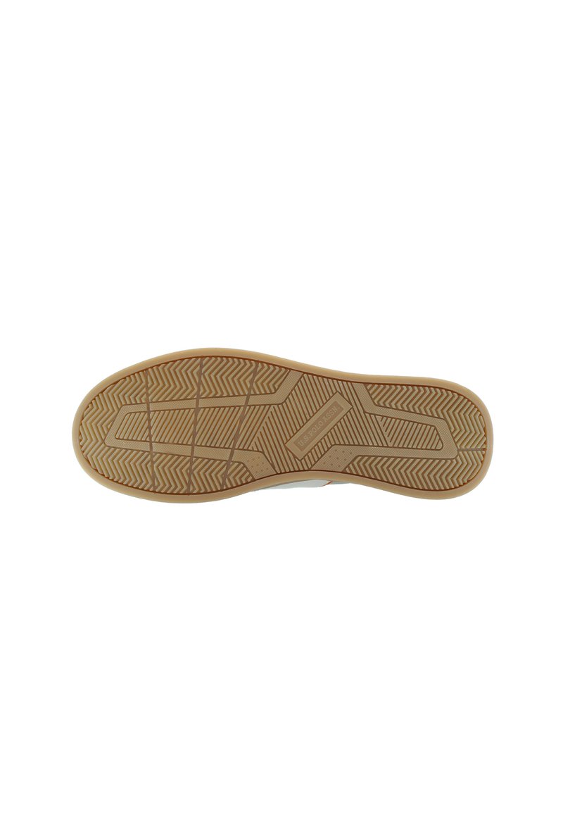 Suela de zapato de goma con un patrón de suelo geométrico, de color marrón claro, que presenta surcos y crestas para tracción y estabilidad.