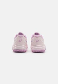 ASICS UPCOURT 6 UNISEX - Kézilabdacipő - pale pink/light ube