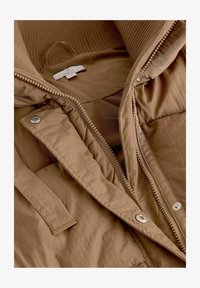 Unselected, toffee brown