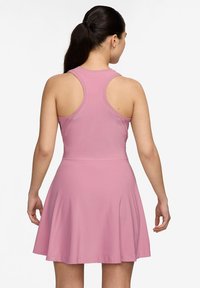 Nike Performance VICTORY DRESS - Vestido ligero - elemental pink white