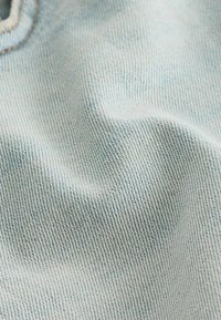 Next SUPER SOFT RAW - REGULAR FIT - Lühikesed teksad - pink tint