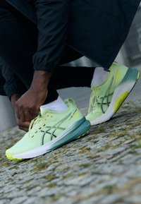 Unselected, cool matcha/celadon