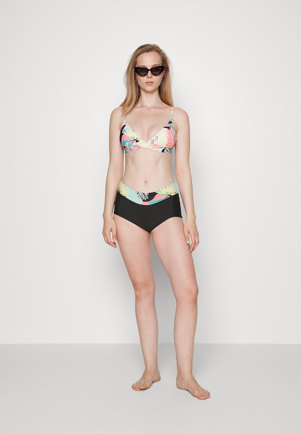 HOTPANTS - Swimming shorts2