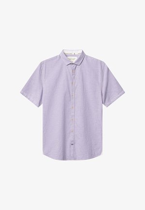 Camicia a maniche corte di colore viola chiaro, in tessuto testurizzato, colletto classico, cinque bottoni, orlo arrotondato, con un dettaglio discreto di tasca.