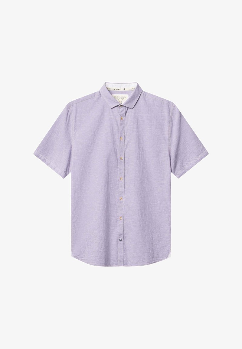Camicia a maniche corte di colore viola chiaro, in tessuto testurizzato, colletto classico, cinque bottoni, orlo arrotondato, con un dettaglio discreto di tasca.