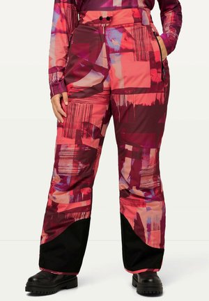 Pantalones aislantes coloridos con un patrón geométrico en tonos de rosa y granate, con acentos en negro en los puños y los bolsillos laterales.