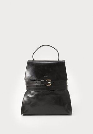 Schwarze Leder-Handtasche mit einem strukturierten Oberteil, Goldschnallen-Details und einem weichen, gerafften Boden. Verfügt über einen oberen Griff zum Tragen.