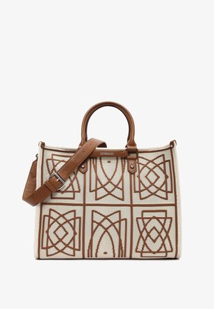Beige totebag met bruine geometrische patronen, bruine leren handvatten en verstelbare schouderriem, met het merk "DERIMOD" op de voorkant.