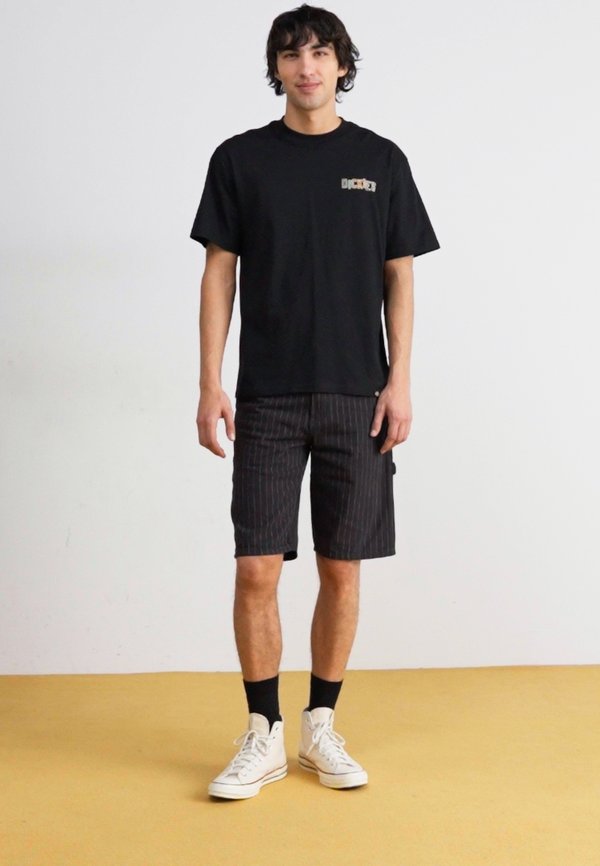 BRICKLANE TEE - Print T-shirt2