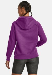 Under Armour RIVAL FLEECE BIG LOGO - Mikina s kapucňou - cassis