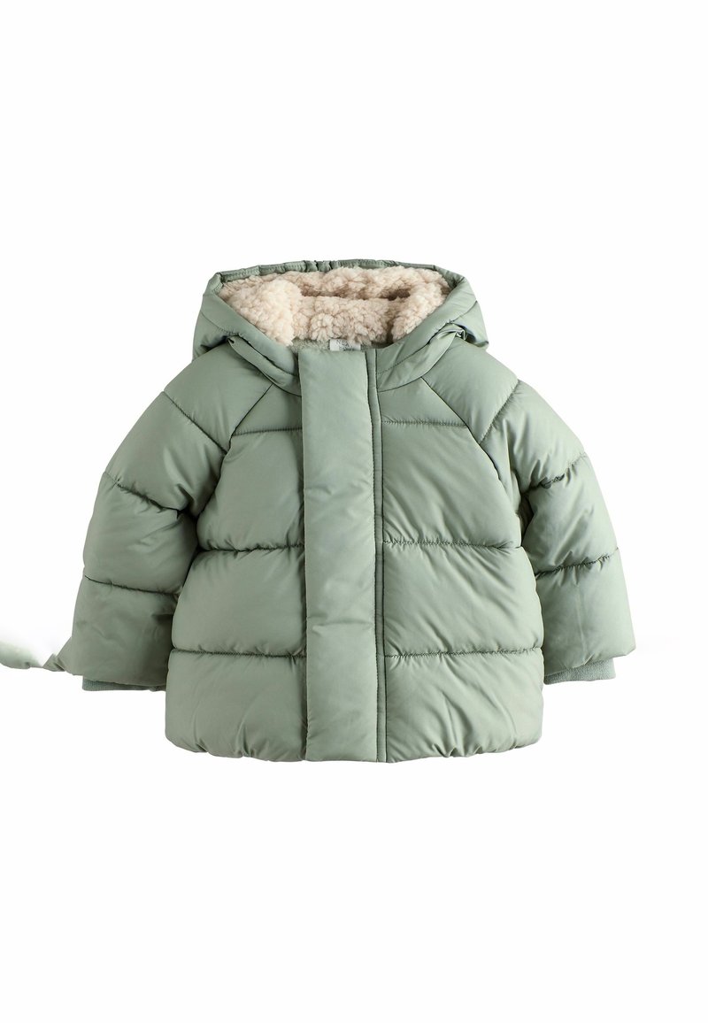 Veste matelassée vert clair pour tout-petit avec capuche et doublure en polaire beige douce, manches longues et fermeture éclair frontale avec rabat.