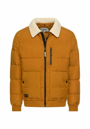 Senfgelben Pufferjacke mit einem krämfarbene Kunstfellkragen, horizontal gestepptem Design, schwarzem Reißverschluss vorne und zwei großen Fronttaschen.