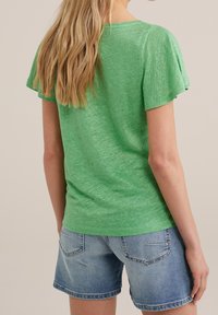 WE Fashion T-shirt med print - green