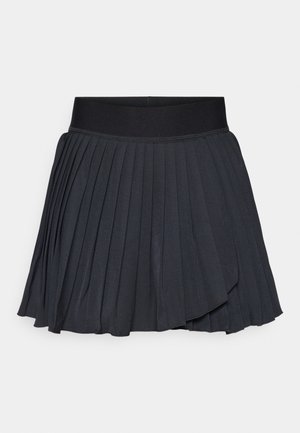 Fustă neagră plisată, cu un brâu elastic lat, realizată dintr-un material fin cu un luciu discret, până la genunchi, cu un design stratificat.