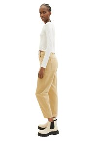TOM TAILOR DENIM BARREL MOM - Jeans Straight Leg - brown rice