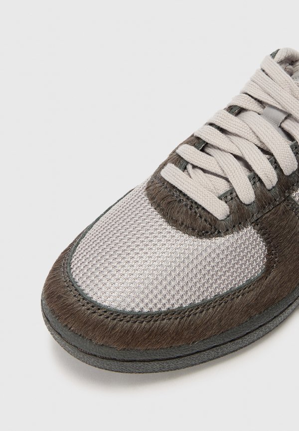 FIELD GENERAL - Trainers2