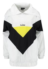 Biała bluza z nadrukiem w czarno-żółty wzór w kształcie litery V. Posiada wysoki kołnierz oraz ściągacze przy mankietach i u dołu. Zapięcie na zamek błyskawiczny z przodu.