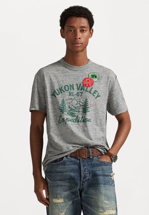 CLASSIC FIT JERSEY GRAPHIC T-SHIRT - Trükipildiga T-särk - vintage salt and pepper heather