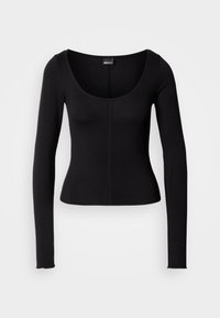 Μαύρο τοπ με μακριά μανίκια, στρογγυλή λαιμόκοψη, εφαρμοστή γραμμή και κάθετη ραφή στο κέντρο. Κατασκευασμένο από λεία ύφανση.