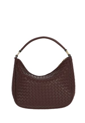 Brązowa skórzana torebka o plecionej fakturze, z pojedynczym zakrzywionym uchwytem i złotym zamkiem błyskawicznym na górze.