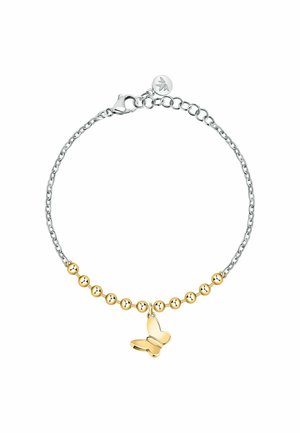 Bracciale in catena d'argento con accenti di perline dorate e un charm a forma di farfalla dorata. Il design presenta un moschettone e una lunghezza regolabile.