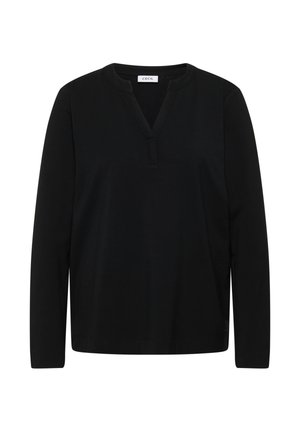 Top negro de manga larga con escote en V, hecho de una tela suave, con un corte relajado y un sutil detalle en las costuras laterales. Etiqueta de la marca visible.