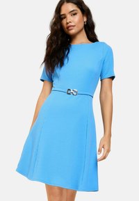SHORT SLEEVE TEXTURED BUCKLE - Trikotāžas kleita - blue