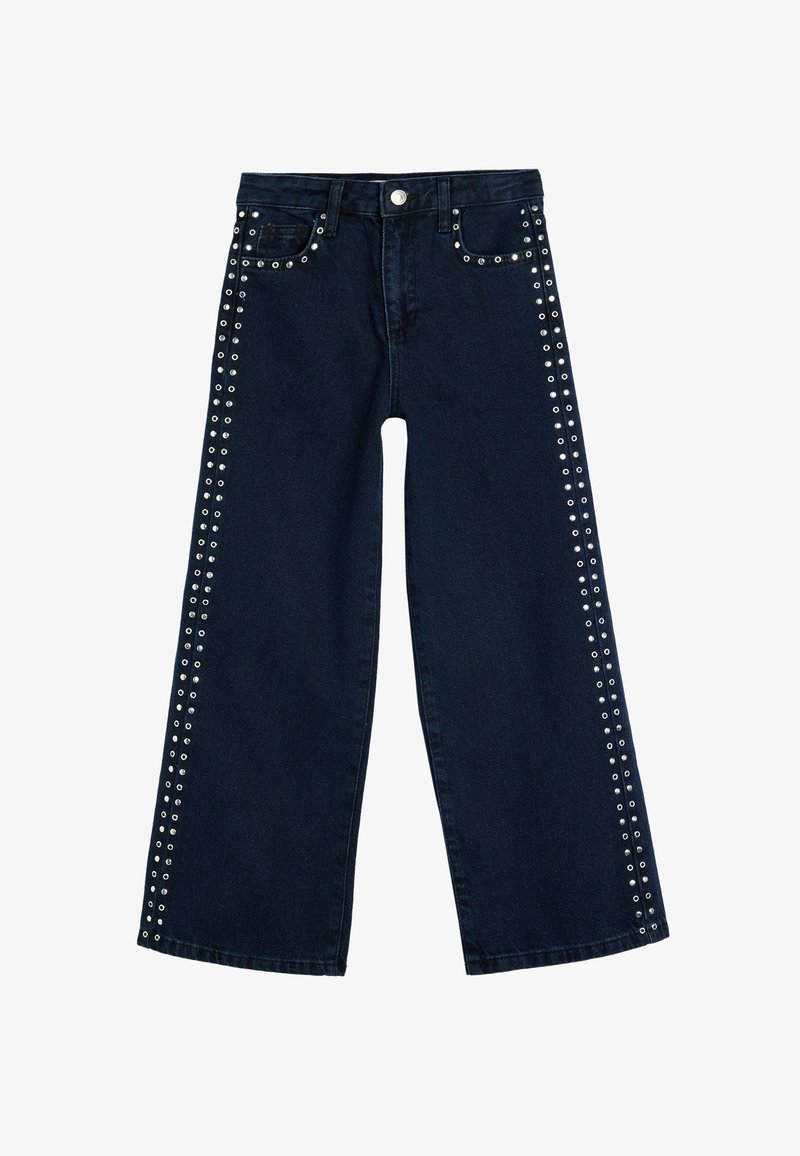 Dunkelblaue, weit geschnittene Jeans aus Denim, die an beiden Seitennähten mit silbernen Nieten verziert sind. Klassisches Fünf-Taschen-Design.