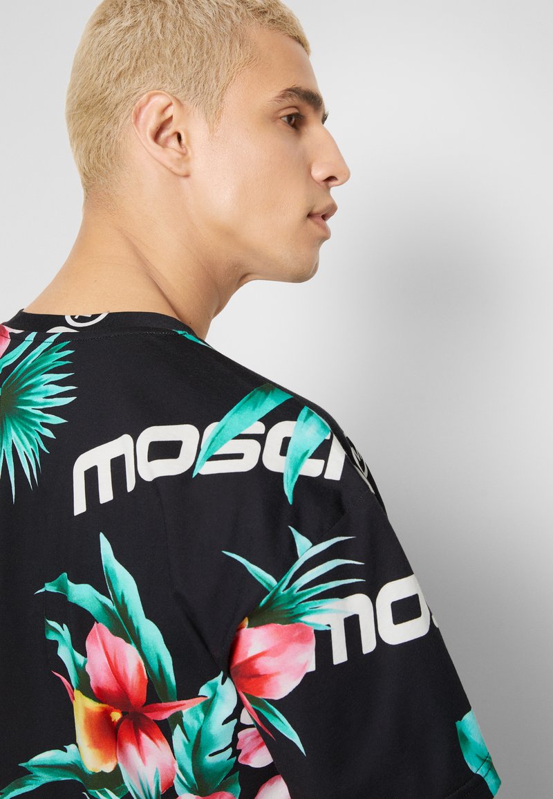 Herren T-shirts & Polos | MOSCHINO T-Shirt print black/schwarz - YS83562 Herren T-shirts & Polos | MOSCHINO T-Shirt print black/schwarz - YS83562
