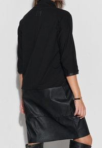 Numinou Robe de jour - black
