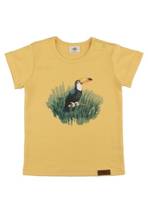 Żółta koszulka z krótkim rękawem dla malucha z nadrukiem tukana siedzącego na gałęzi otoczonej zielonymi liśćmi.