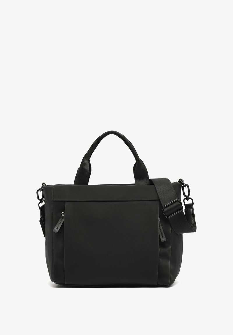 Zwarte nylon boodschappentas met dubbele bovenhandvatten, verstelbare schouderband, voorkant met ritsvak en een gladde textuurafwerking.