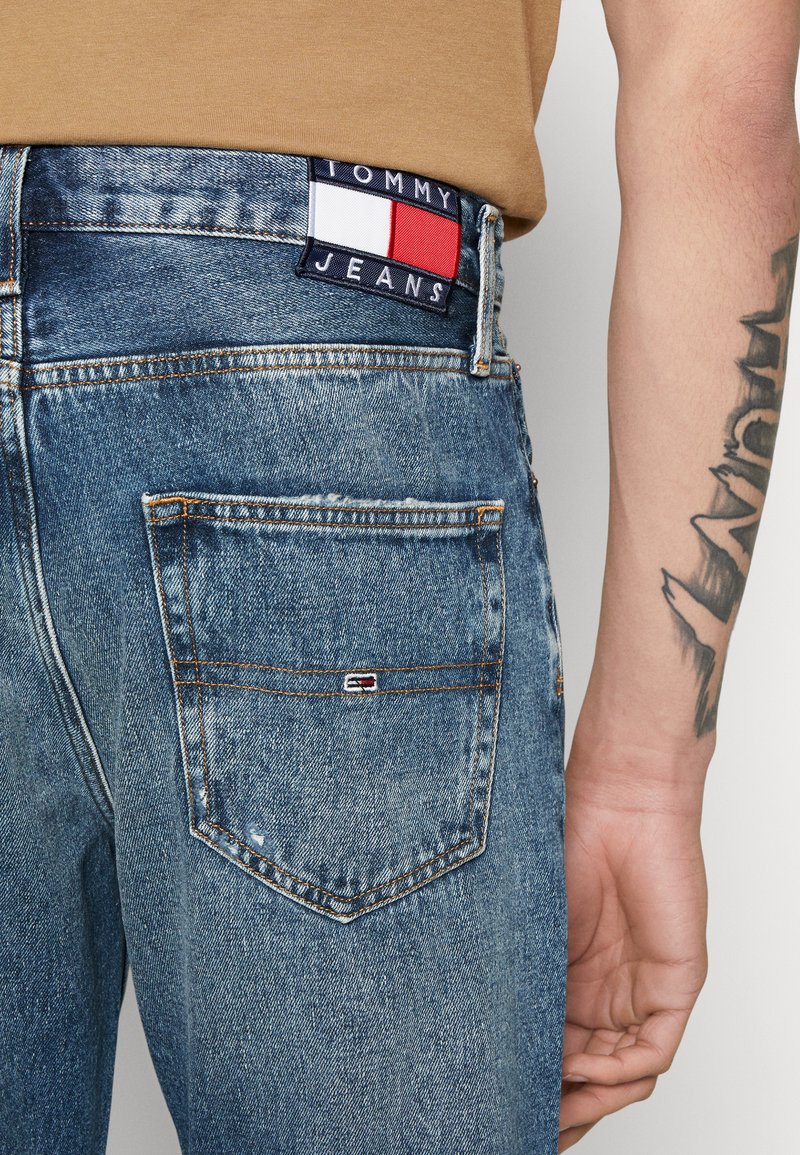 Tommy Jeans DAD - Jeans Straight Leg - denim medium/blue denim 