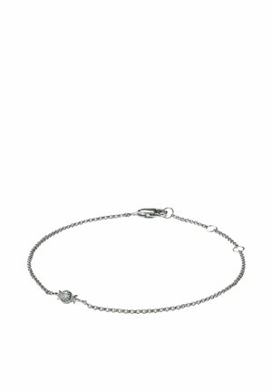 Pulsera de cadena de plata con un diseño delicado, que presenta un pequeño acento decorativo en forma de bola. Los eslabones son entrelazados y suaves.