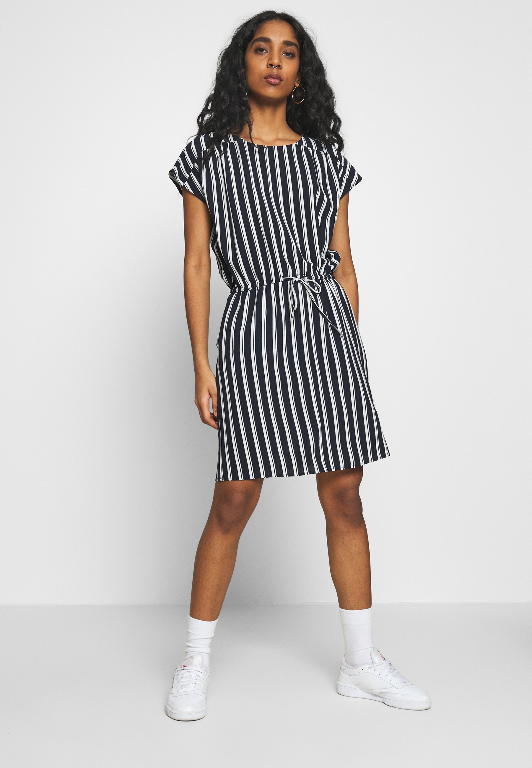 Vero Moda Vmsasha Bali Short Dress Freizeitkleid Navy Blazer Coco Dunkelblau Zalando Ch 