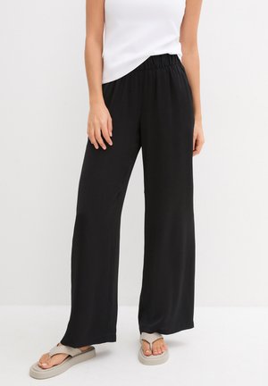 bonprix MIT STRUKTUR-EFFEKT UND BEQUEMBUND LANG - Pantalon classique - black