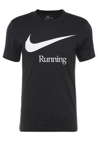Camiseta de algodón negra con el logotipo de Nike Swoosh en blanco y la palabra "Running" en texto blanco. Diseño clásico de cuello redondo con mangas cortas.