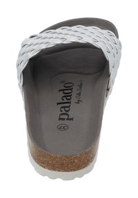 Witte geweven band sandaal met een kurken zool, een textuurgrijze inlegzool en een merklogo, ontworpen voor comfort en casual gebruik.